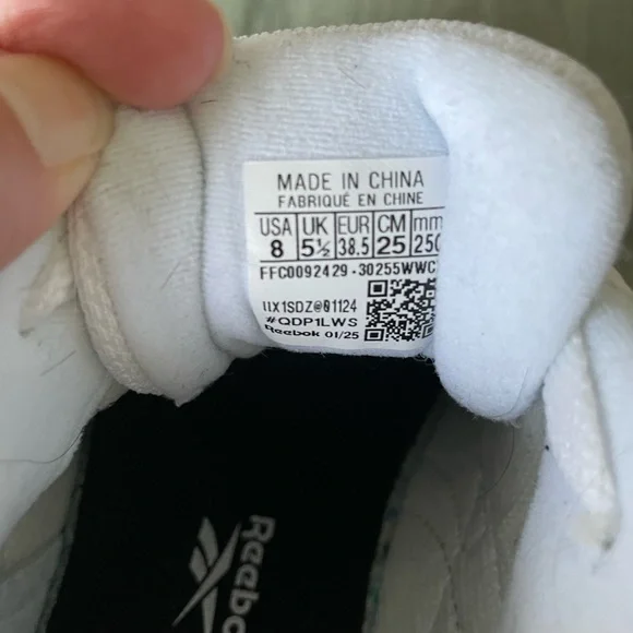 Rebook Sneaker - Picture 7 of 7